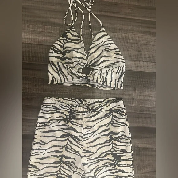 Stylish Zebra Print Jumpsuit - Picture 3 of 3